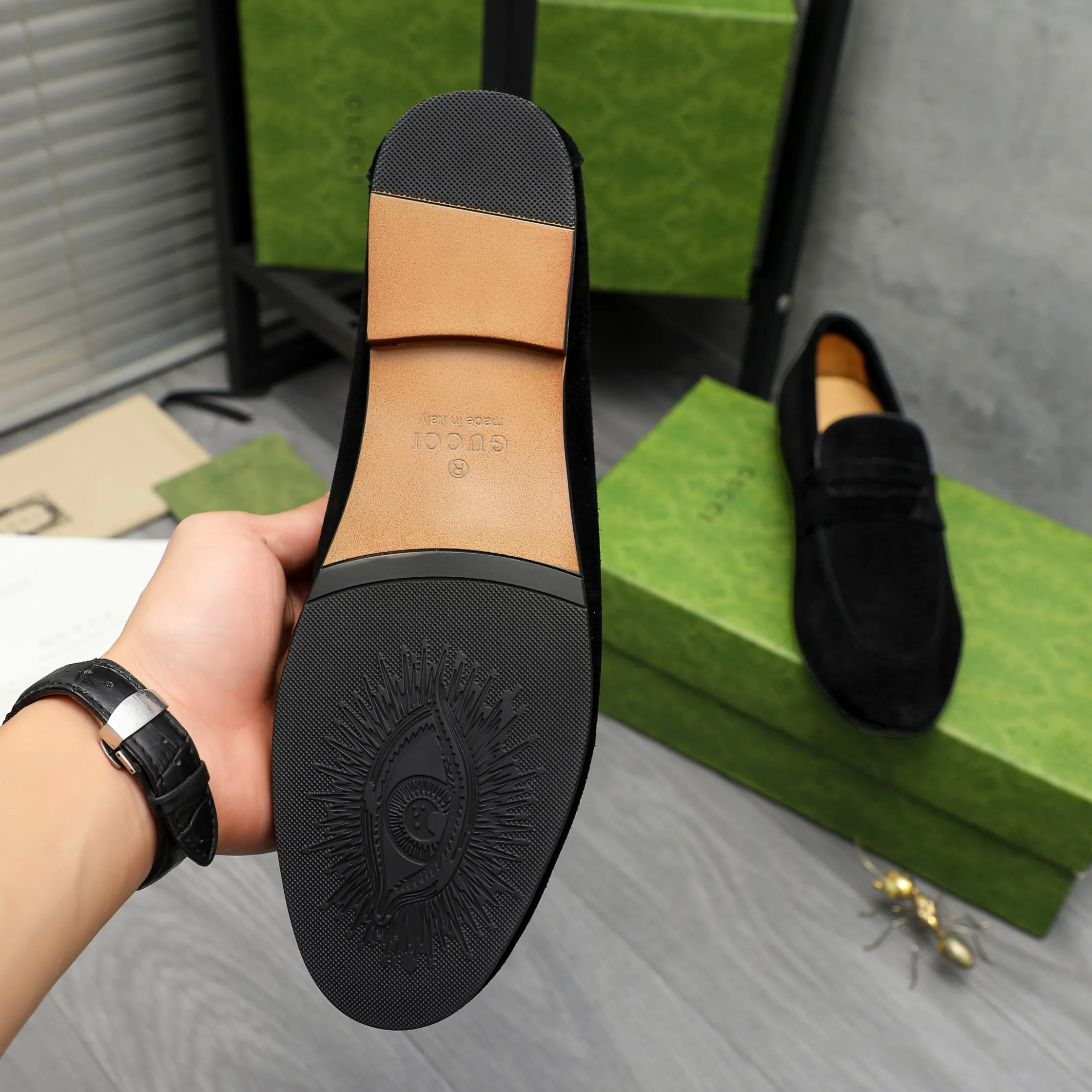 Men's shoes 💰p400 Product trademark: GUCCI "Gucci" business casual leather shoes Regular size: 38-46 (38.45.46 custom-made, non-returnable) Product materials: Selected suede cowhide upper, cowhide lining, original rubber outsole